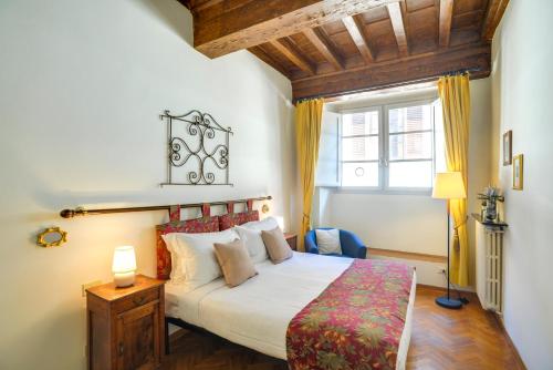 Palazzo Spinelli Apartment by Mamo Florence, Florencie