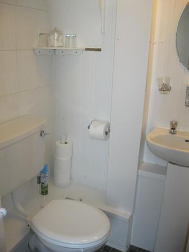Channel View Guest House - image 12