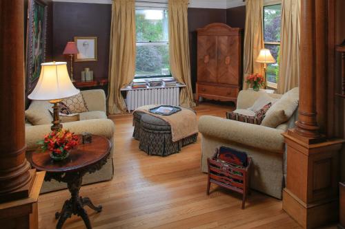 The Lion and the Rose Bed and Breakfast - Accommodation - Asheville