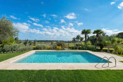  Asgourou Villa Sleeps 8 Pool Air Con WiFi in Asgourou