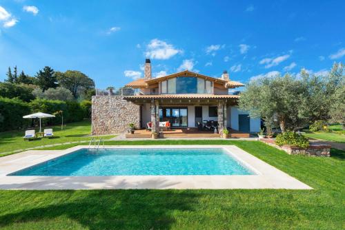  Asgourou Villa Sleeps 8 Pool Air Con WiFi in Asgourou