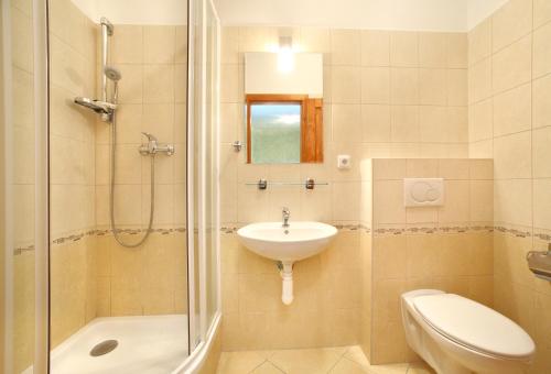 Standard Double Room with River View image 10