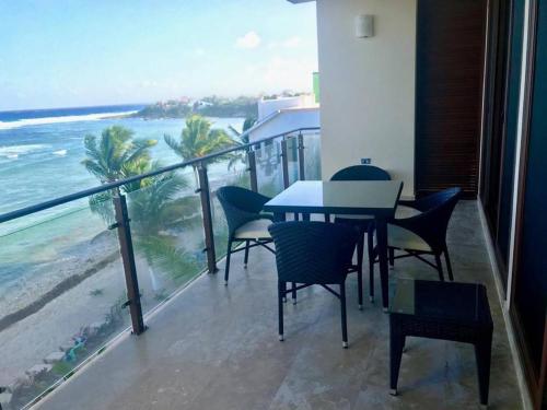 Deluxe New Beachfront Penthouse in Akumal in Akumal, Mexico