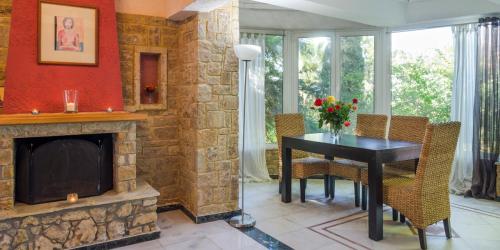  Elia Villa Sleeps 6 Pool Air Con WiFi T720387 in Elia