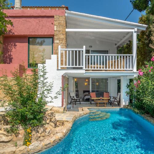  Elia Villa Sleeps 6 Pool Air Con WiFi T720388 in Elia