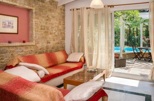  Elia Villa Sleeps 4 Pool Air Con WiFi T720391 in Elia