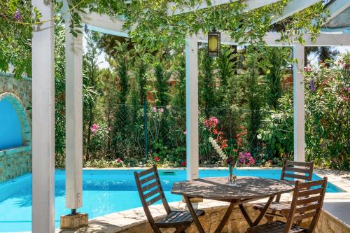  Elia Villa Sleeps 4 Pool Air Con WiFi T720391 in Elia