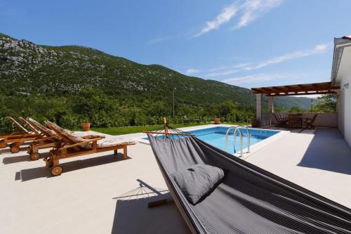  Zupa Villa Sleeps 6 Pool Air Con WiFi, Pension in Župa