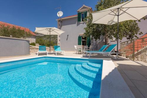  Zupa Villa Sleeps 8 Pool Air Con WiFi, Pension in Župa bei Slivno
