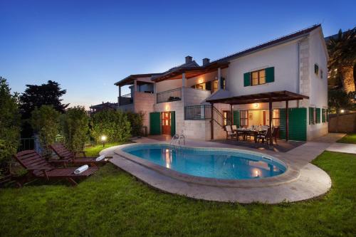  Hvar Villa Sleeps 8 Pool Air Con WiFi T739246, Pension in Hvar