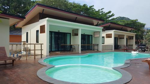 JP Resort Koh Tao Ideally located in the Chalok Baan Kao area, JP Resort Koh Tao promises a relaxing and wonderful visit. The property offers guests a range of services and amenities designed to provide comfort and con