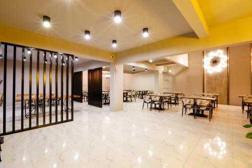 Restaurant, Diamond Pearl Hotel in Koh Pich