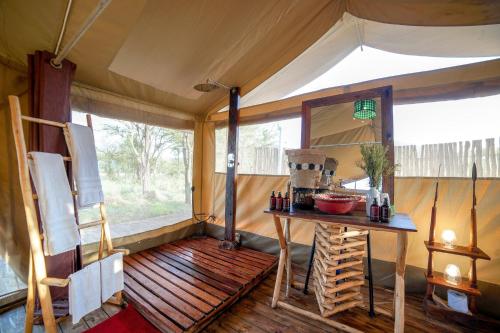Asanja Africa Luxury Tent in Serengeti