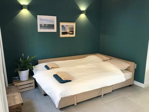 NEW LUXURY Malaga Beach House, 2 city bikes, 2 children's bikes, WiFi, BIG terrace, BBQ, Family, Chi