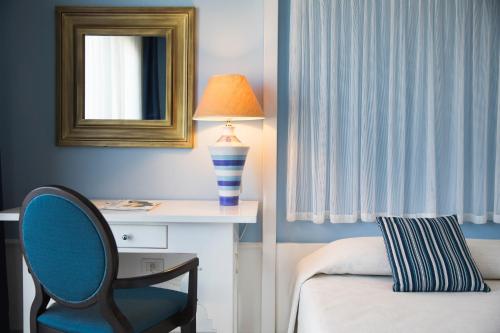 2 twin beds
