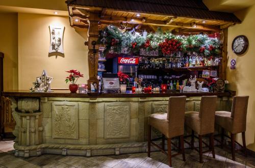 Restoran, Dwór Skalny Apartamenty, Pokoje i Restauracja Karczma Skalna (Dwor Skalny Apartamenty, Pokoje i Restauracja Karczma Skalna) in Milkow