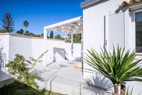 Total White Villa