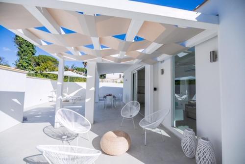 Total White Villa