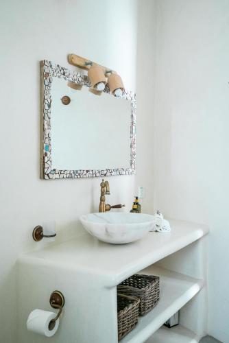 Plori Studios and Apartments - image 7