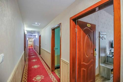 Yuhang Business Hotel