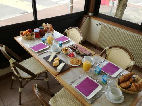 Logis Au Puits Enchante in Saint-Martin-en-Bresse