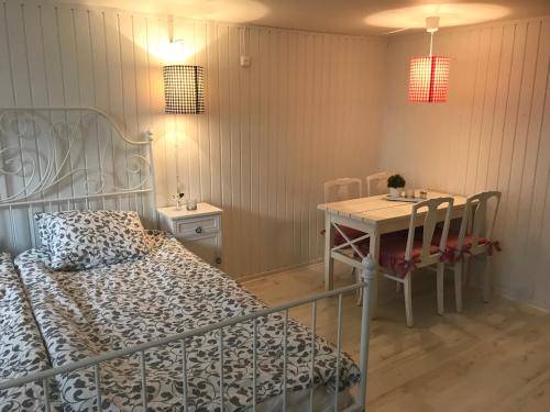 Room with pentry, separate entrance, no cardpayment, Гренна (фото 9)