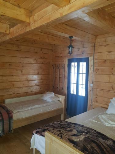 2 double beds