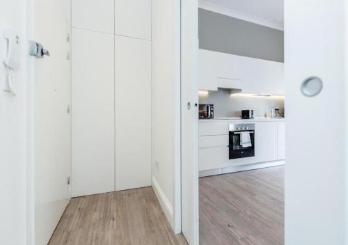 White Piccadilly Luxury Flat