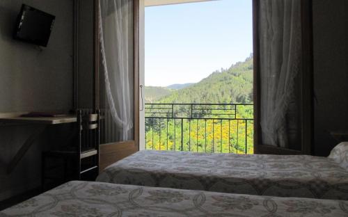 Logis Hotel Des Rochers - image 5