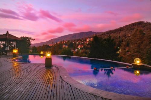 Swimming pool, The Grand Hill Resort-Hotel in Cisarua