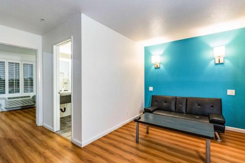 Motel 6-Fountain Valley CA - Huntington Beach Area - image 8
