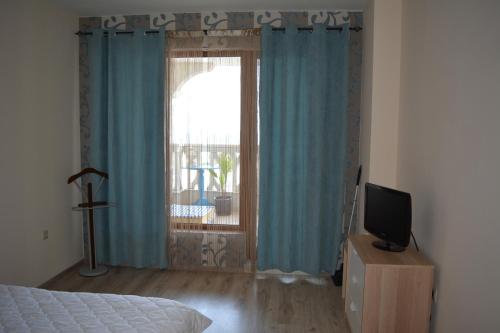 East from Paradise Apartment - image 8