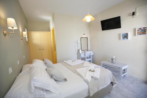 Alexandra's Rooms - image 7