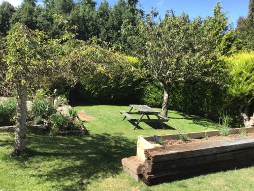 Self contained and private room in Halfway Bush