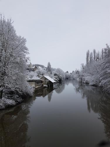Le Cottage Belmontais, maison individuelle, vue panoramique sur la rivière – Beaumont-sur-Sarthe, AR