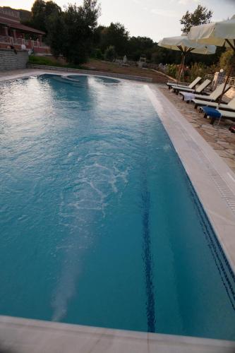 Epavlis Nadine Corfu 5