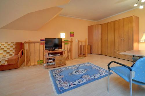 Żółty Apartament Sun Seasons 24 w Karpaczu z Balkonem by Noclegi Renters