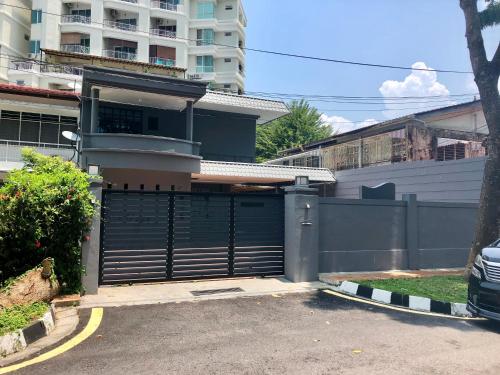 G Beach Front Villa – Batu Ferringgi, NY