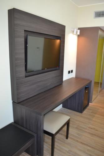 3 twin beds