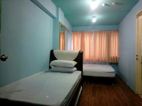 room detail thumbnail 2