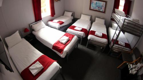 Large Room (7 Adults)