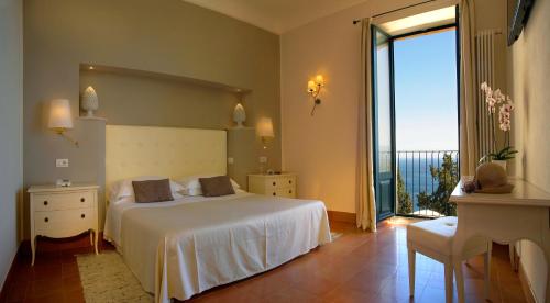 Double or Twin Room with Sea View