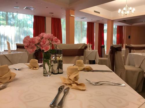 ห้องอาหาร, Hotel OTDIH in คาวาร์นา