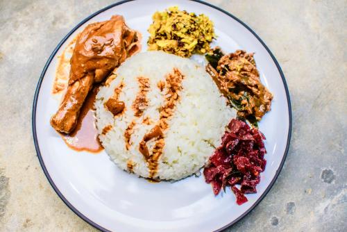 176392111 Thambu Illam