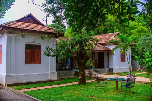176392154 Thambu Illam