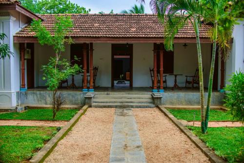 176392202 Thambu Illam