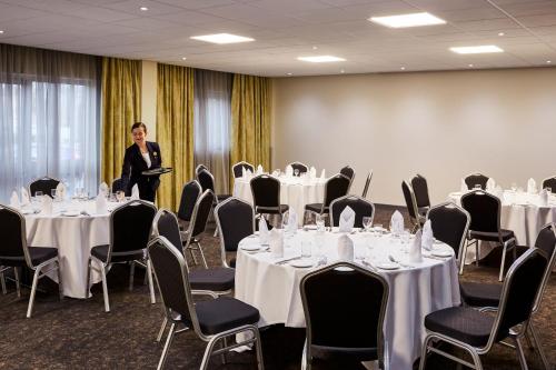 Novotel Wolverhampton City Centre - image 2