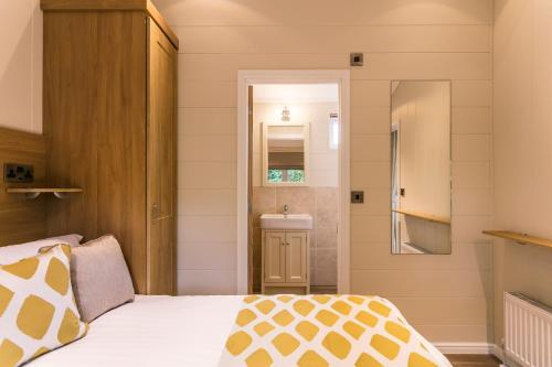 The Gamekeeper's Inn - image 2