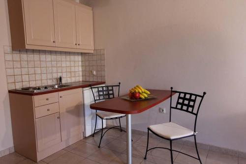 Lambrinos Suites - image 13
