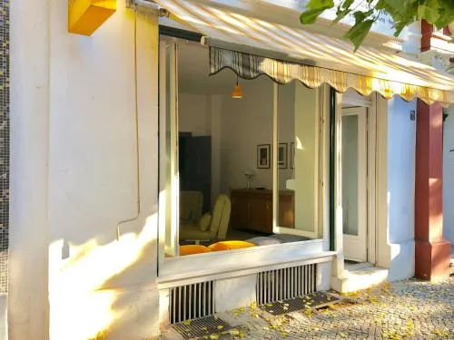 Ladenwohnung in Kreuzberg mit Parkplatz in einer Tiefgarage in Berlin, Deutschland